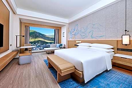 Executive King Room with Mountain View
