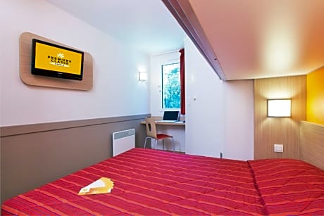 Triple Room (1 Double Bed + 1 Single Bed)