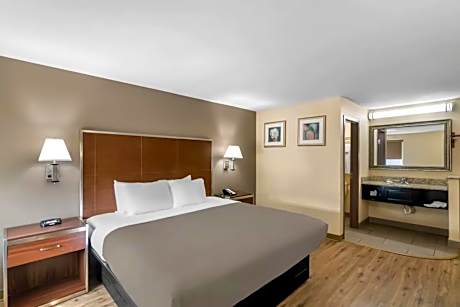 2 Queen Beds, Smoking