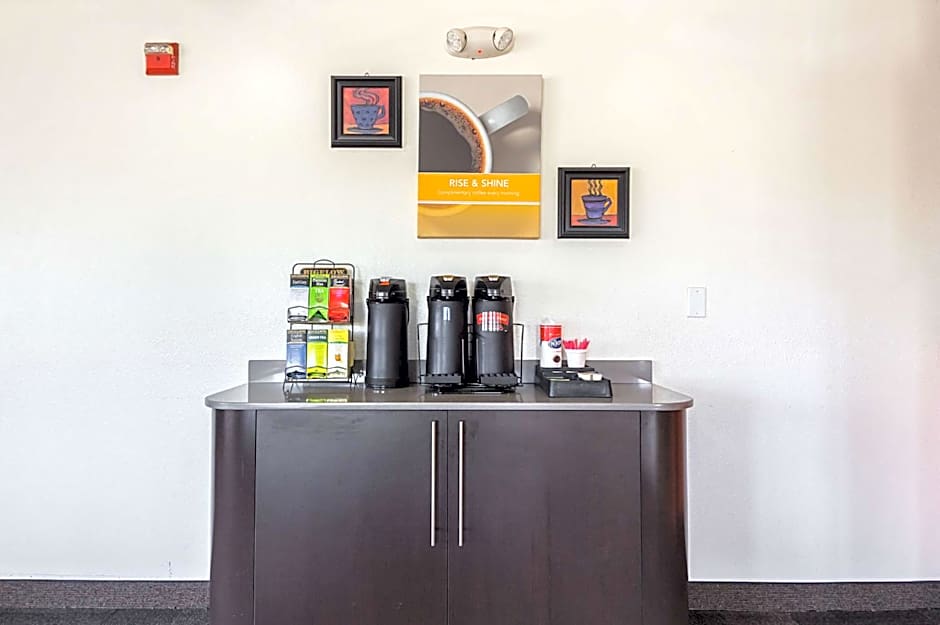 Motel 6 Dallas - Irving DFW Airport South