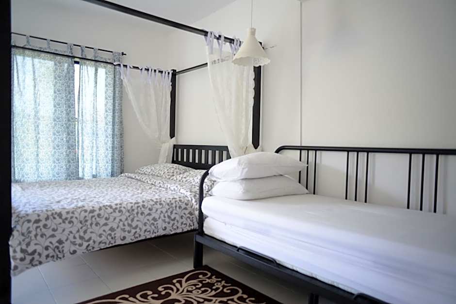 Tiny Boutique Habitat