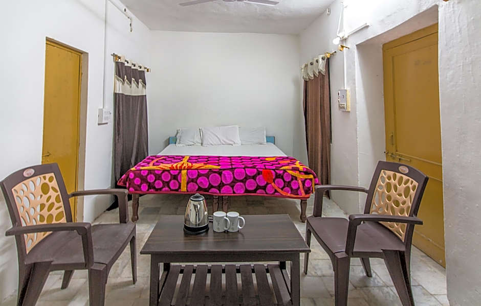 Backpacker Panda Chand Palace