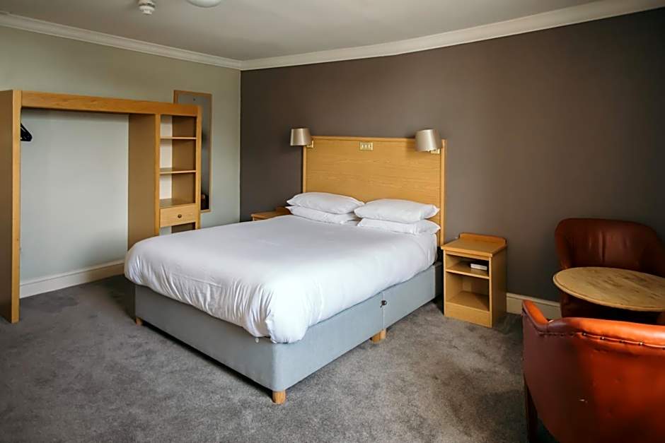 Royal Hotel, Bar & Grill