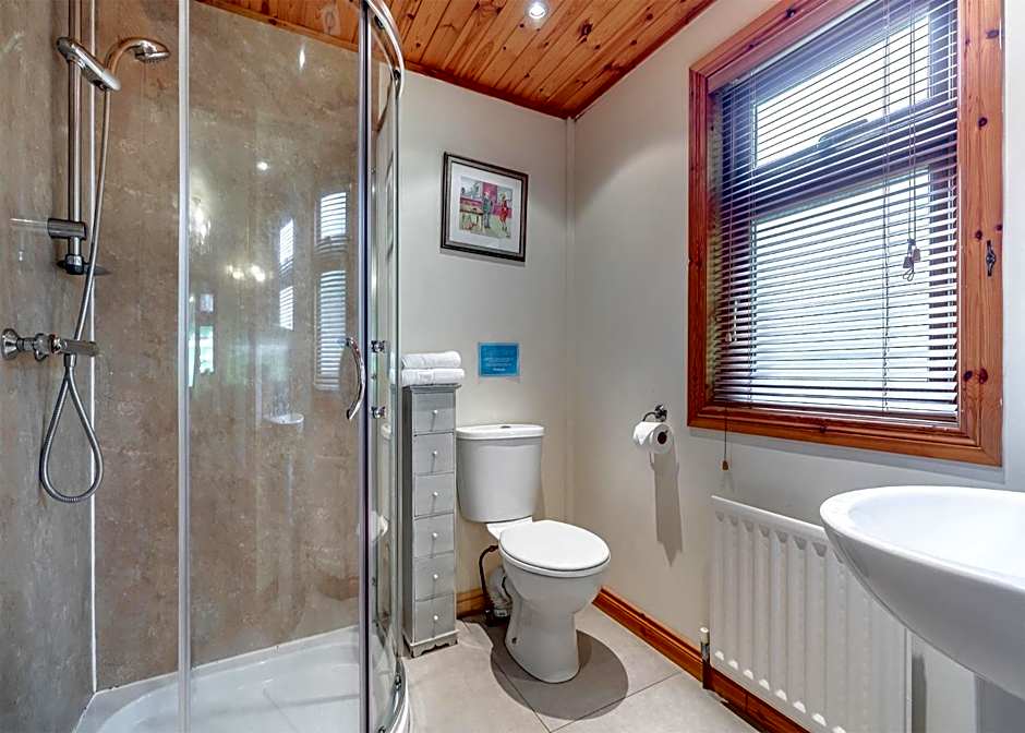 Charlesworth Lodges