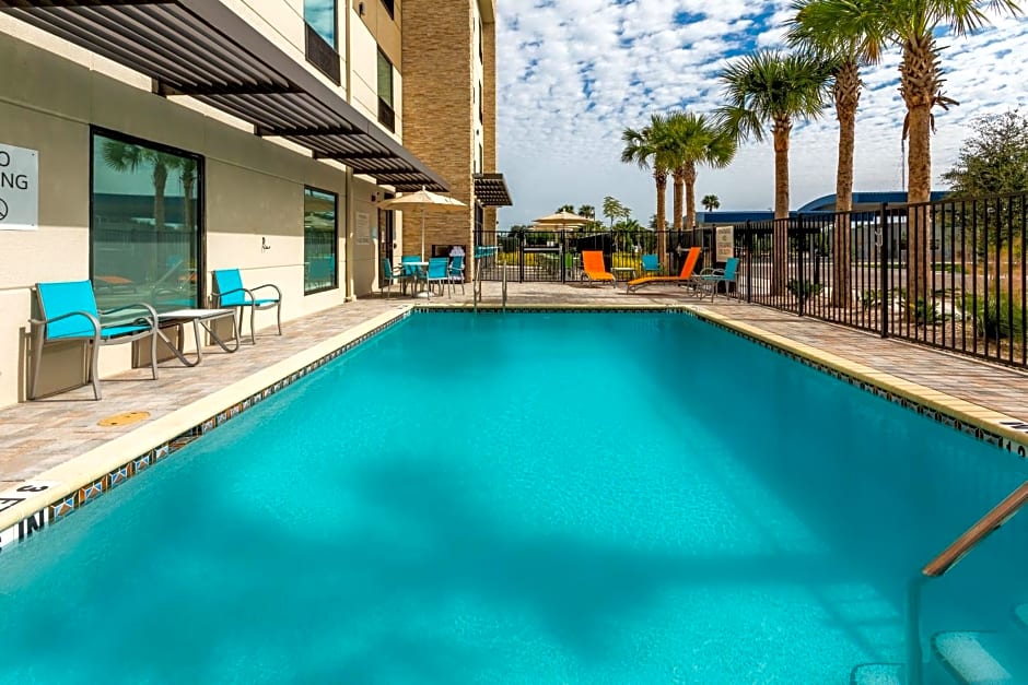 Holiday Inn Express & Suites Ft Myers Beach-Sanibel Gateway By IHG