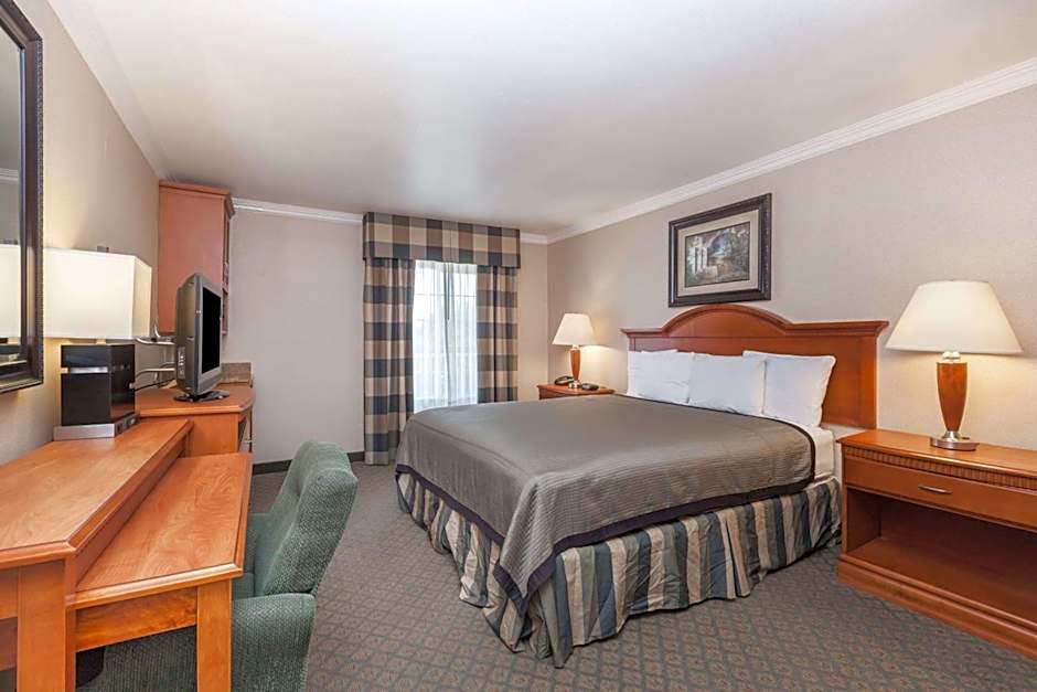 Travelodge by Wyndham Sylmar CA