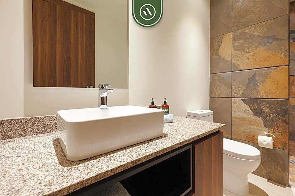 Brand New 2 BR Condo with Amazing Rooftop Pool