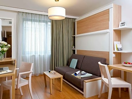 Studio (2 Adults)