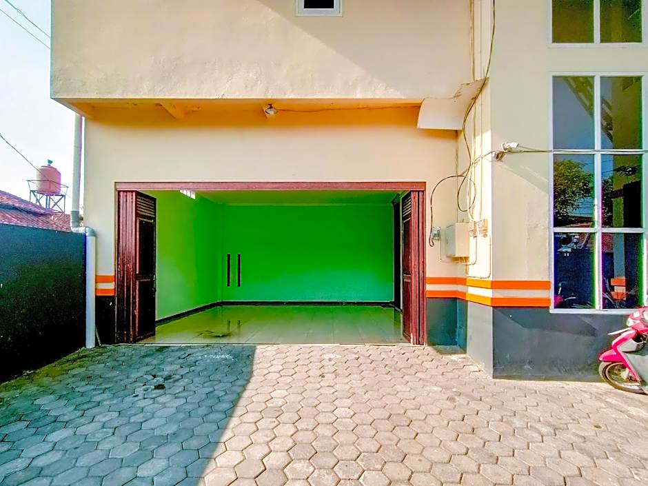 Djati Homestay Redpartner near Gor Djarum Kudus