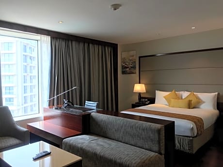 Junior King Suite with Lounge Access