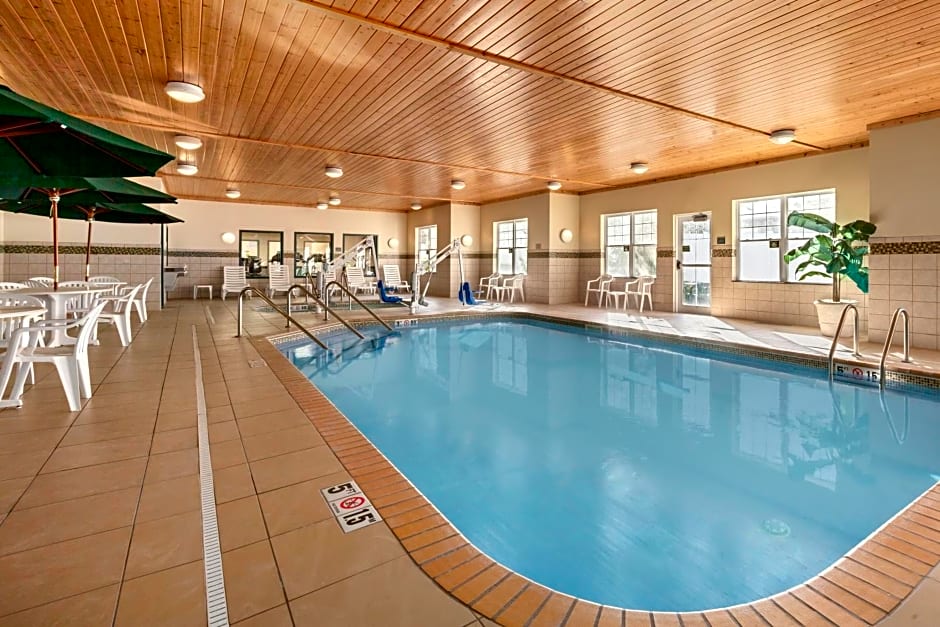 Country Inn & Suites by Radisson, Red Wing, MN