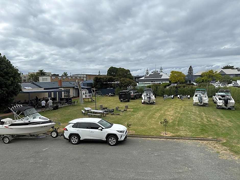 Lakeside Motel Waterfront