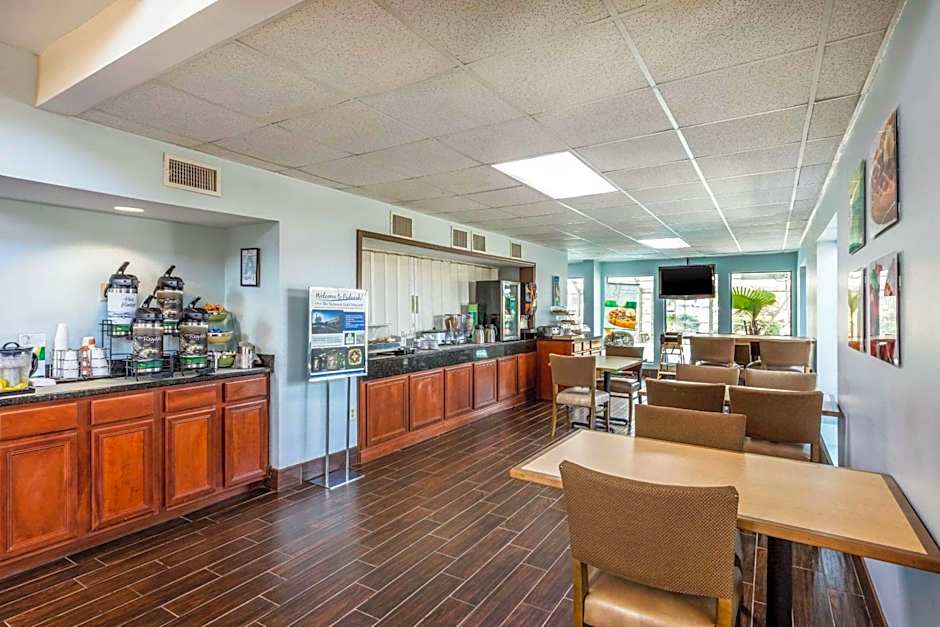Quality Suites Paducah I-24
