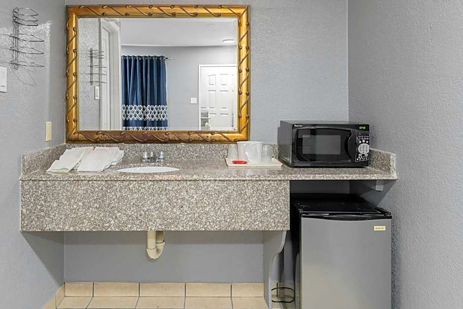 Golden Inn Dallas by Hotel O