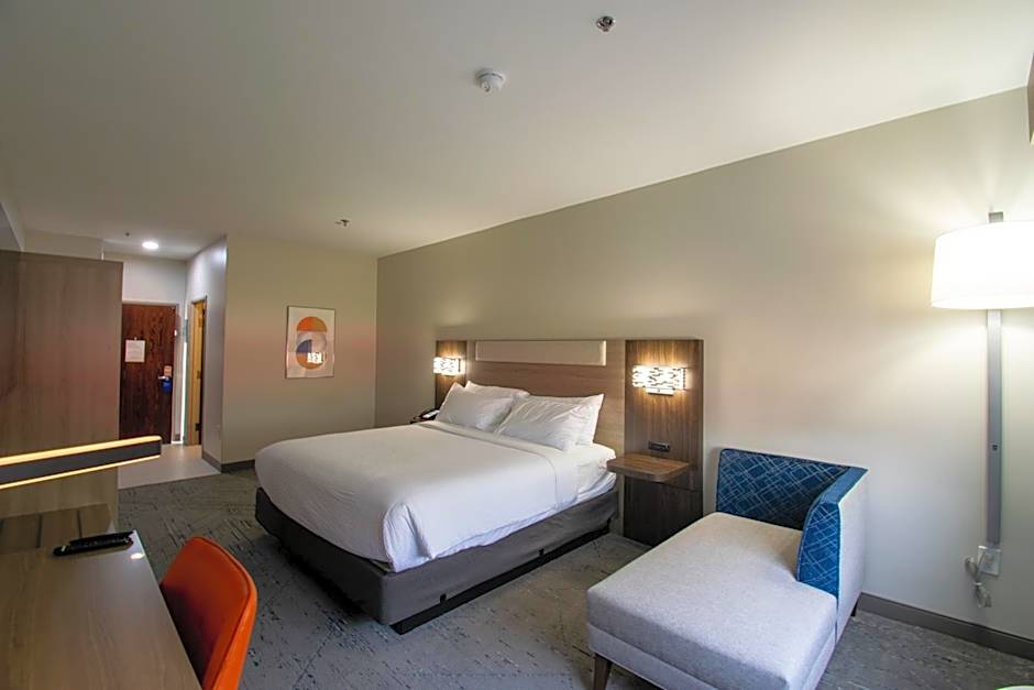 HOLIDAY INN EXPRESS AND SUITES SULPHUR SPRINGS By IHG