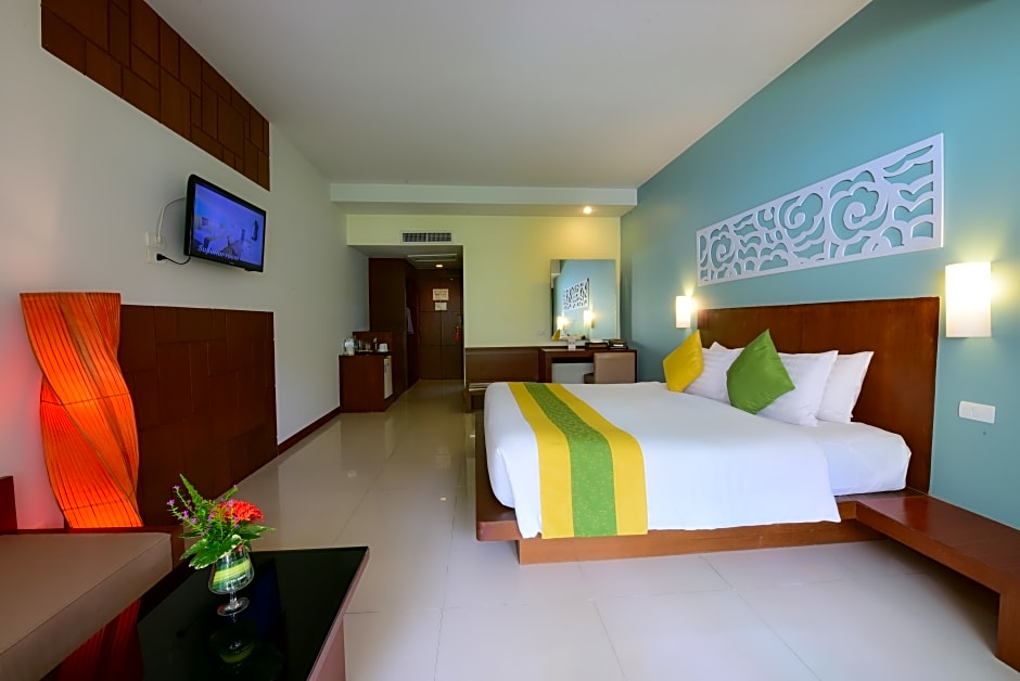 Photo 1 of 4 of 1 King Bed, Deluxe Wing