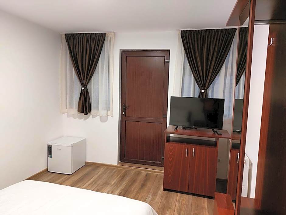 Photo 1 of 7 of Double Room with Private Bathroom