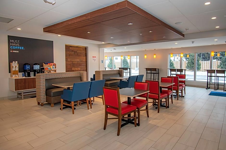 Holiday Inn Express and Suites Tonawanda Buffalo Area By IHG