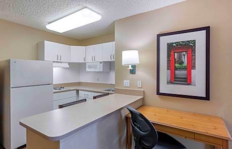 Studio with 2 Queen Beds - Non-Smoking