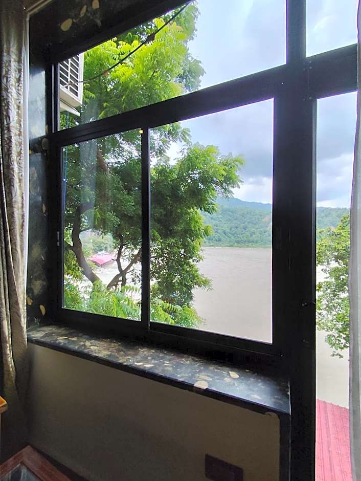 Meeram Ganga- A Boutique Stay By The Ganges!