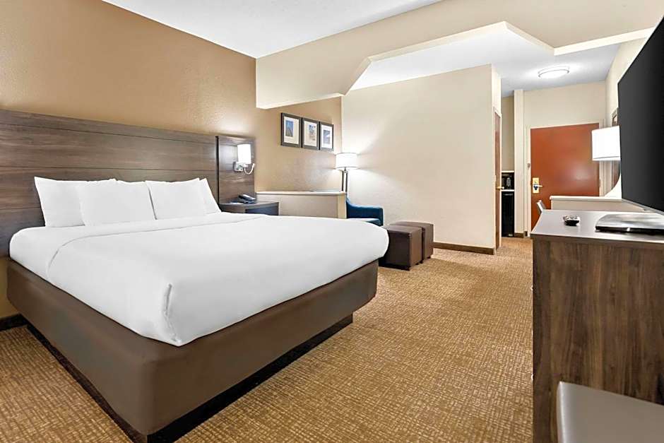 Comfort Suites near Robins Air Force Base