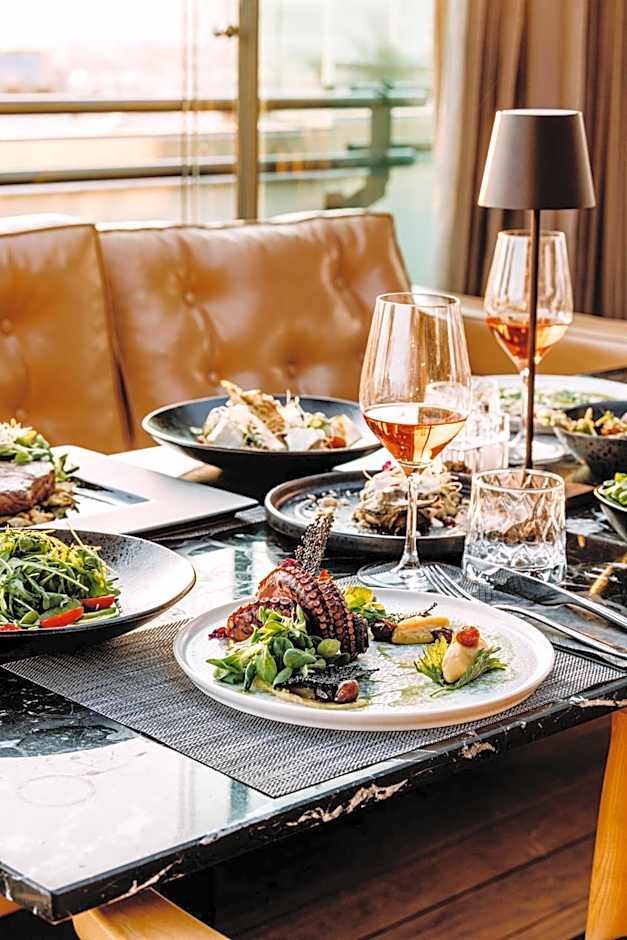 Brown Acropol a member of Brown Hotels