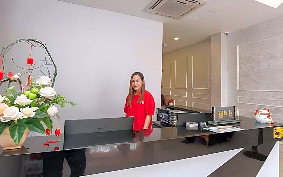 OYO 89423 Zenz Hotel