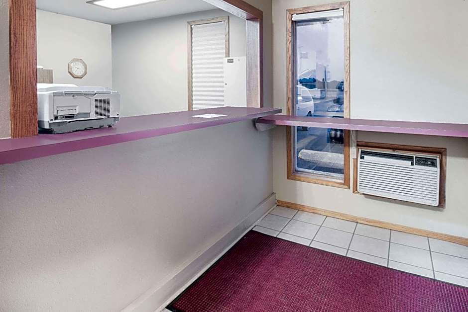 Super 8 by Wyndham Miller