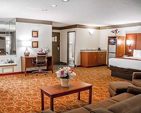 King Suite - Non-Smoking