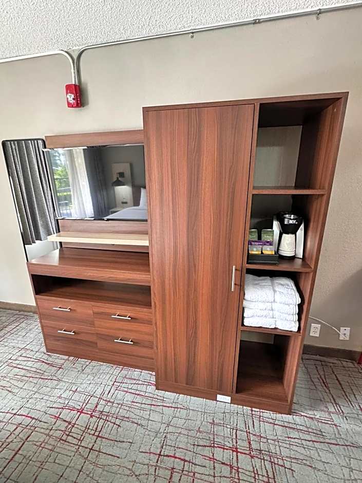 Hawthorn Extended Stay by Wyndham Columbia / Ft. Jackson