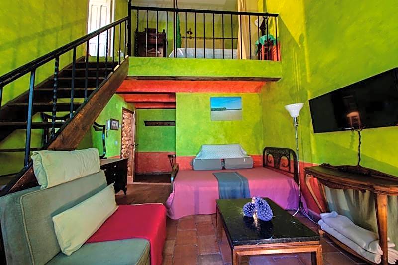 Hotel Royo Guarde-Puente Faco, junto al río Mundo