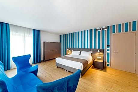 Junior Suite with Spa Bath