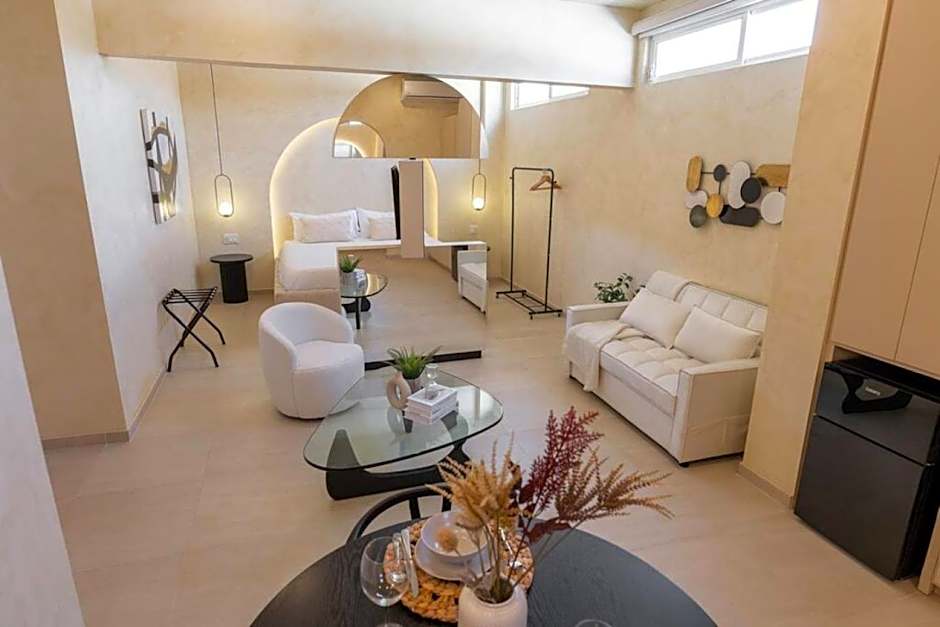 Presidential Studio with Gated Parking at Casas Sanblu
