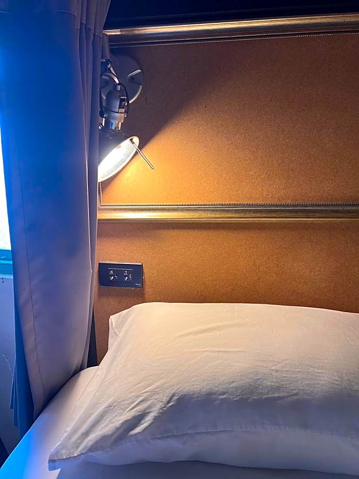 2Street Hostel At Surathani