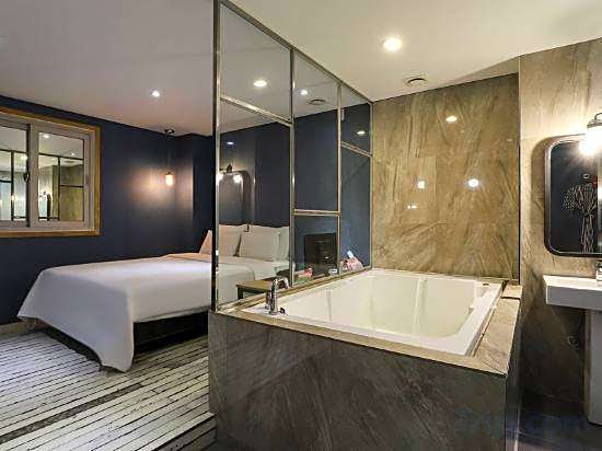 Hotel H2