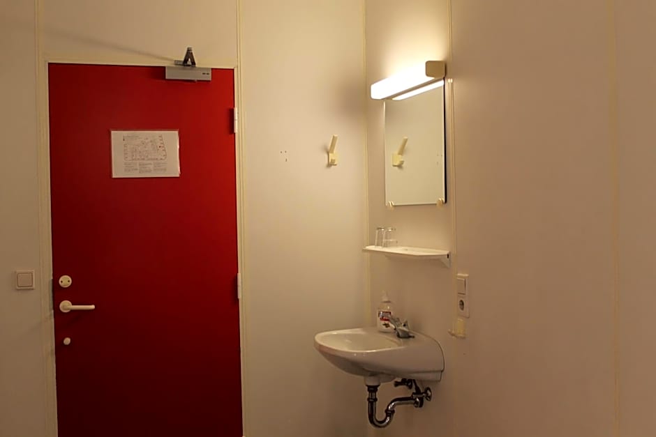 101 Guesthouse Hotel