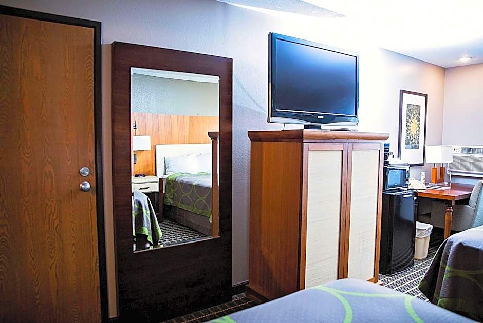 Super 8 by Wyndham Holbrook