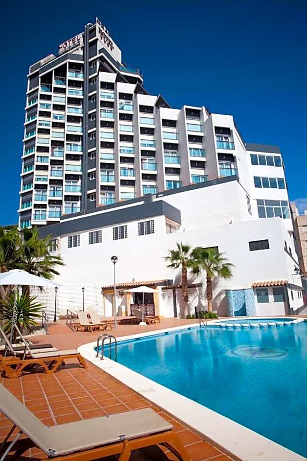 La Familia Gallo Rojo