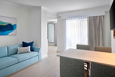 One-Bedroom Queen Suite with City View