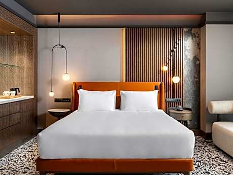 Corner Deluxe Room with Partial Sea View