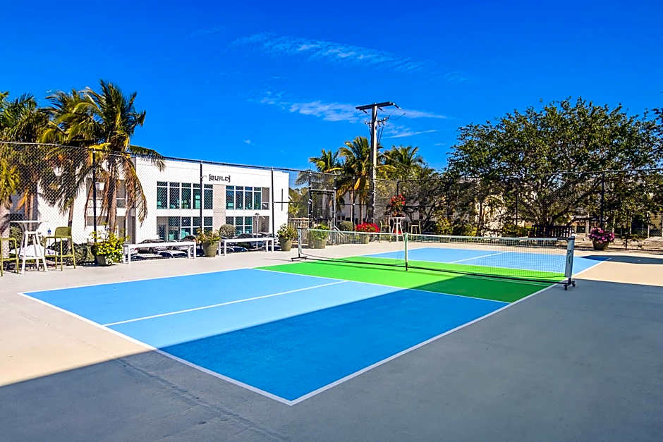 Naples Park Central Hotel