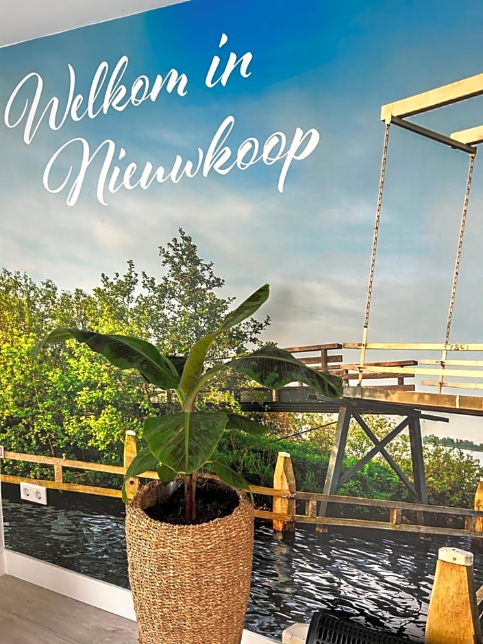 Casa aan de Plas, B&B met sauna en hottub of jacuzzi