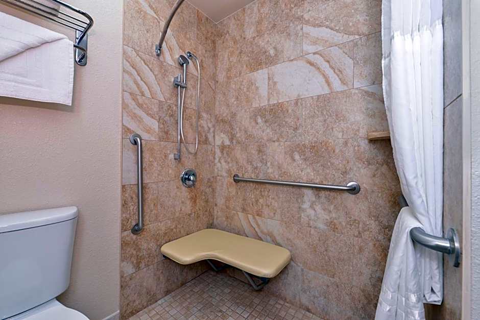 La Fuente Inn & Suites