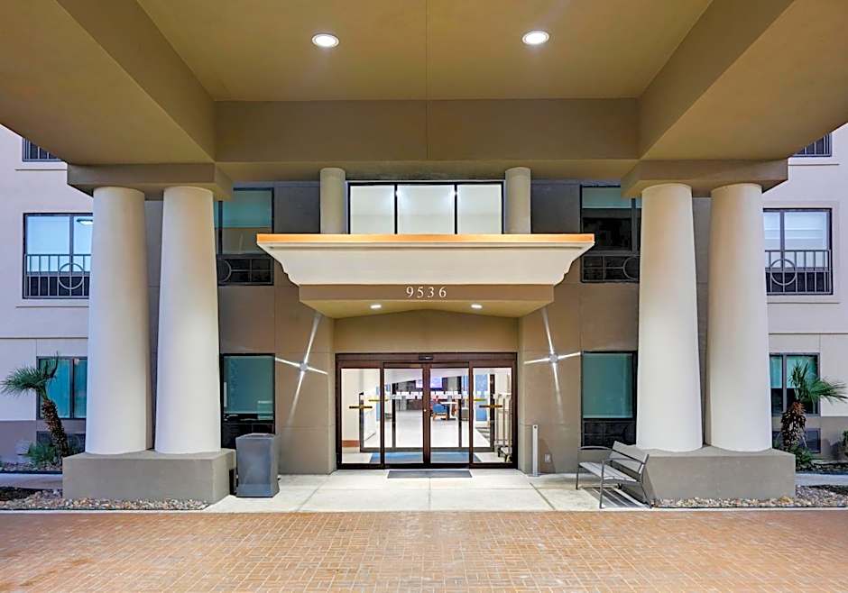 Holiday Inn Express & Suites San Antonio NW Near Seaworld by IHG
