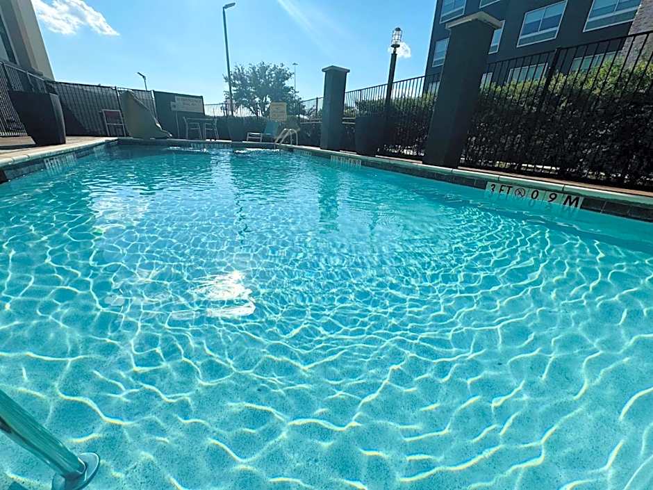 Hampton Inn By Hilton and Suites Dallas/Plano Central