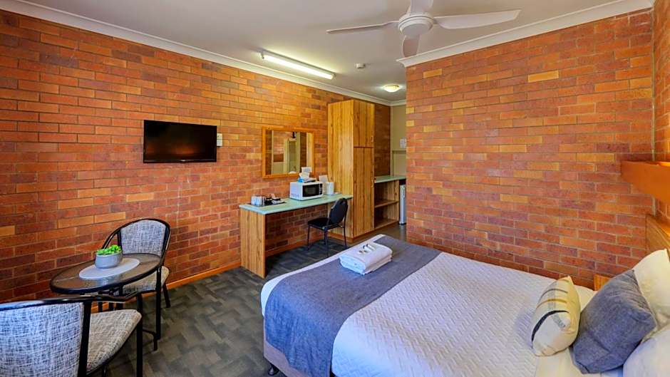 Photo 1 of 2 of Standard 1 Queen Bed