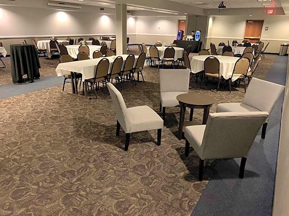 AmericInn by Wyndham Mankato Event Center