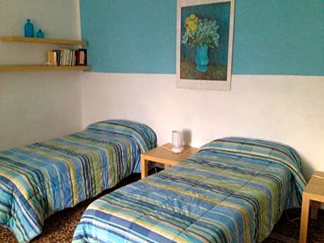 Basic Triple Room with Shared Bathroom