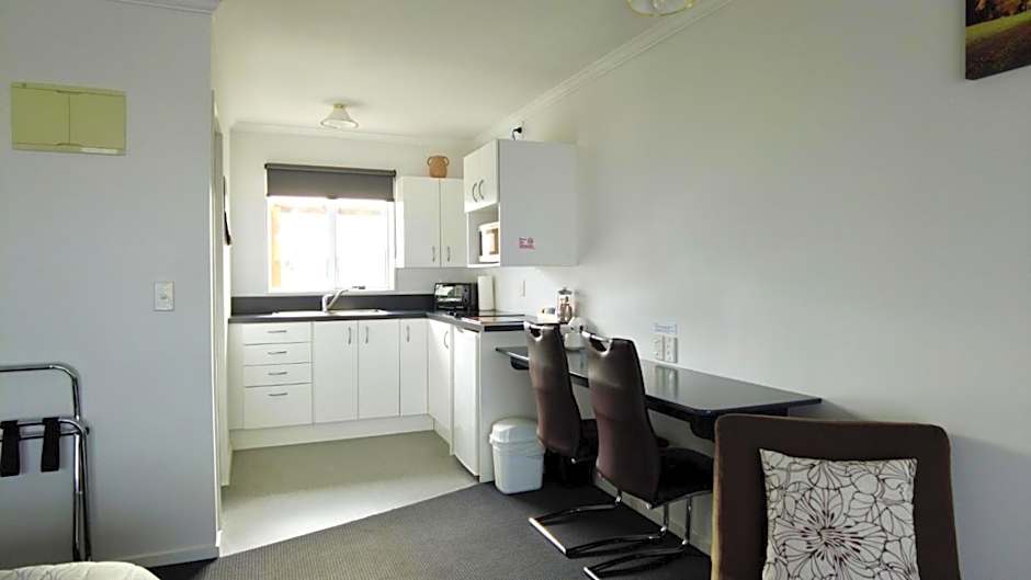 554 Moana Court Motel