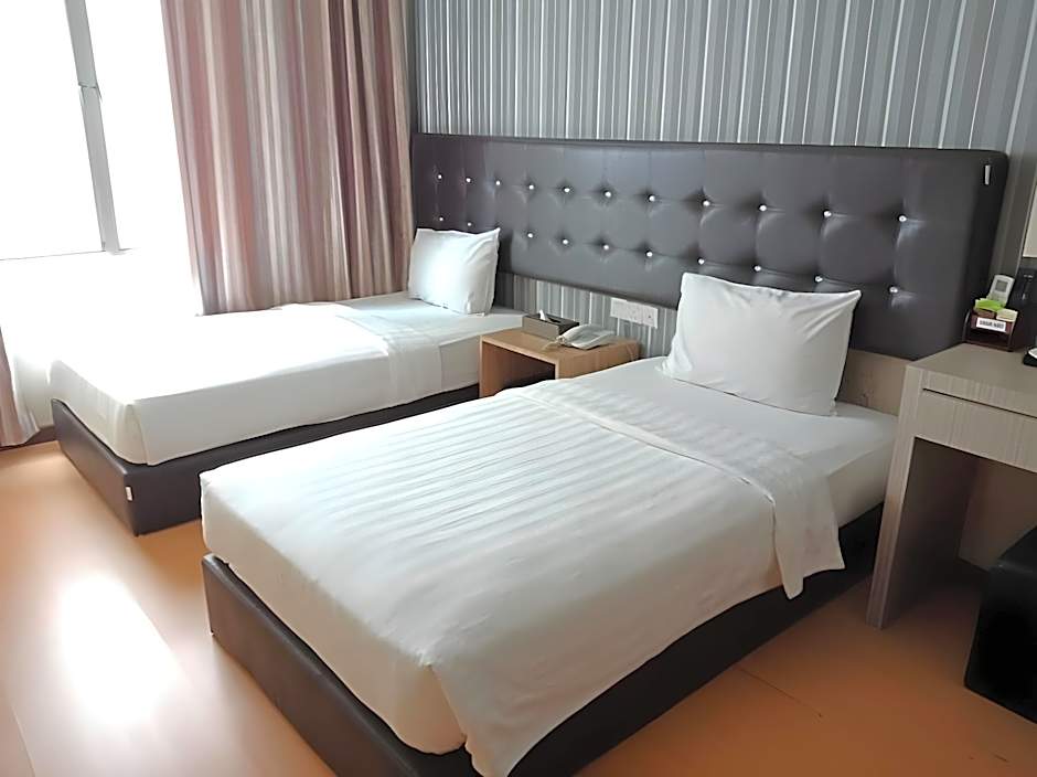 Ease Hotel